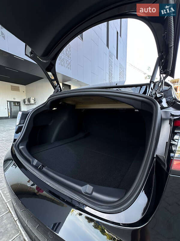 Седан Tesla Model 3 2022 в Рівному