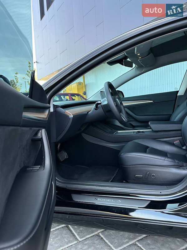 Седан Tesla Model 3 2022 в Рівному