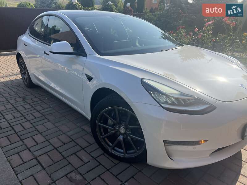 Седан Tesla Model 3 2020 в Києві