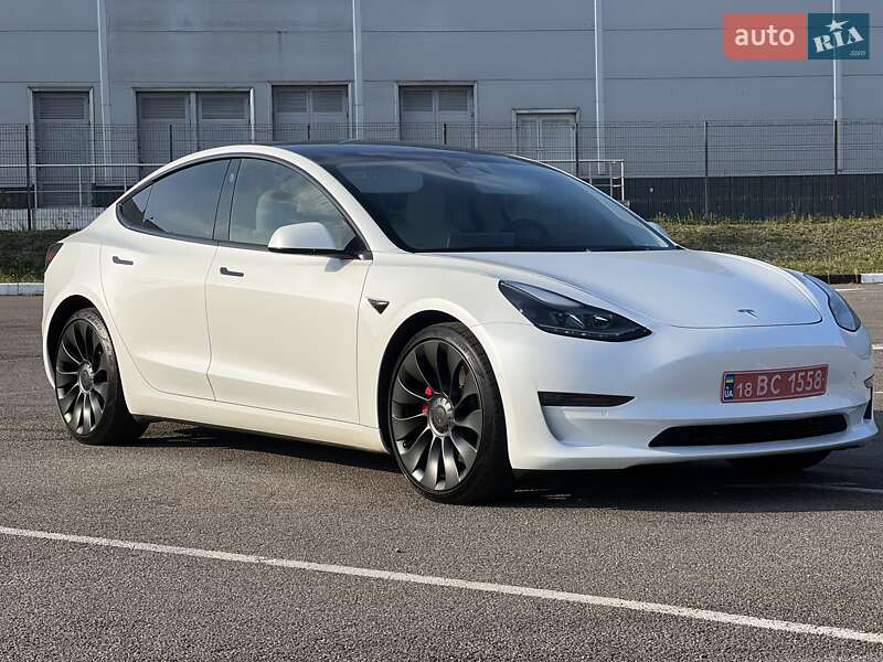 Седан Tesla Model 3 2022 в Ровно