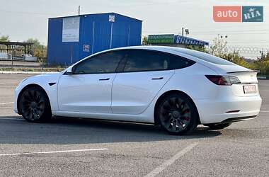 Седан Tesla Model 3 2022 в Ровно