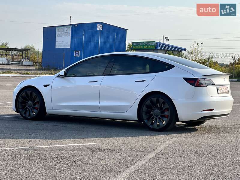 Седан Tesla Model 3 2022 в Ровно