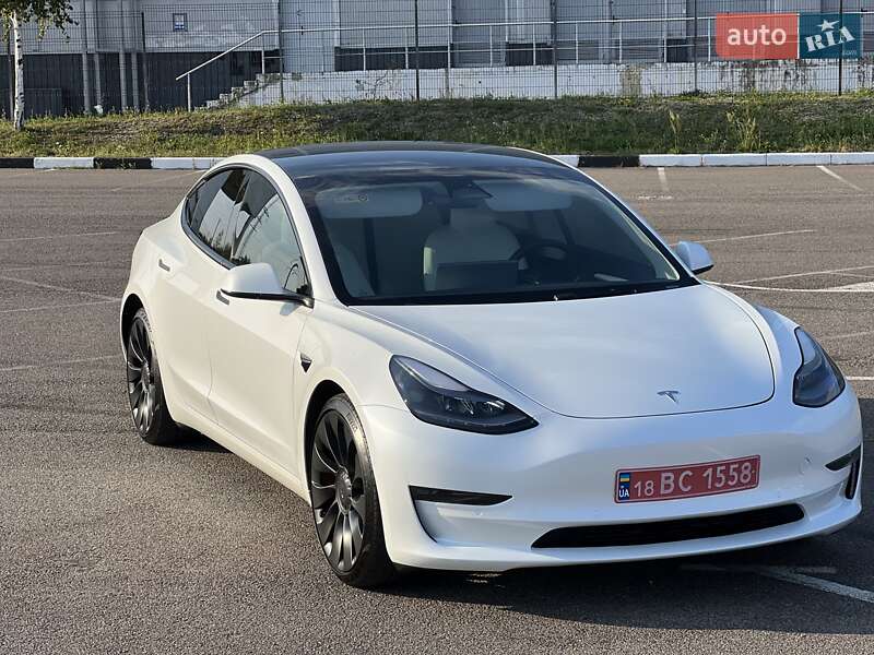 Седан Tesla Model 3 2022 в Ровно