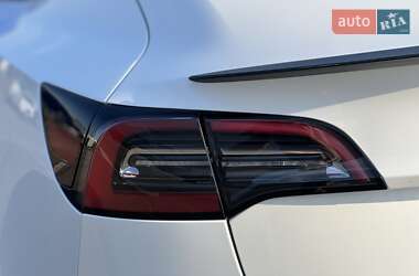 Седан Tesla Model 3 2022 в Ровно