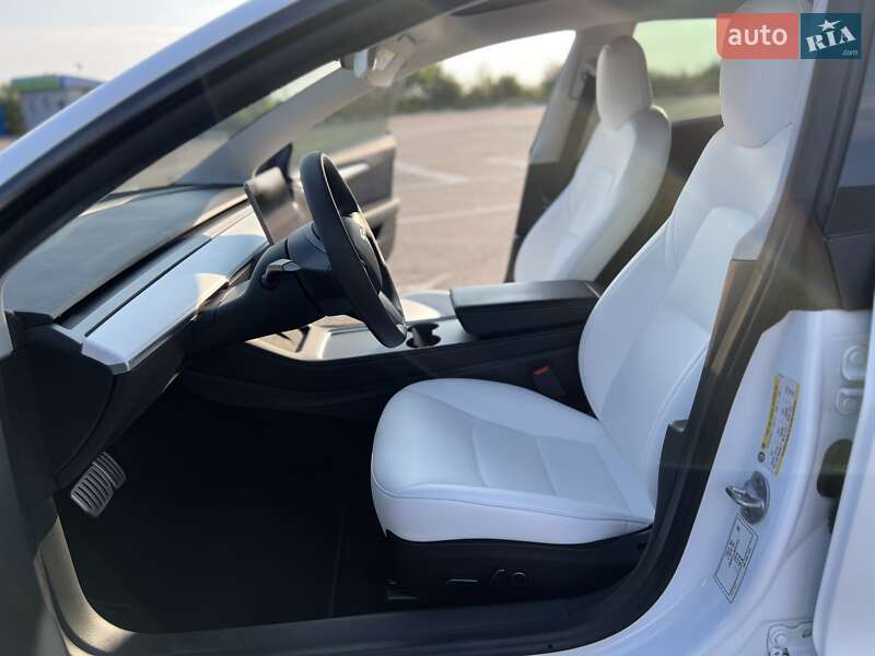 Седан Tesla Model 3 2022 в Ровно