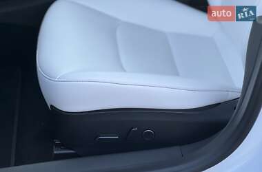 Седан Tesla Model 3 2022 в Ровно