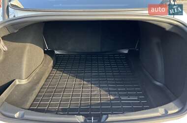 Седан Tesla Model 3 2022 в Ровно
