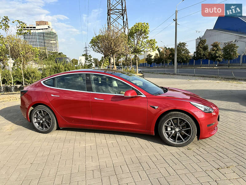 Седан Tesla Model 3 2018 в Дніпрі