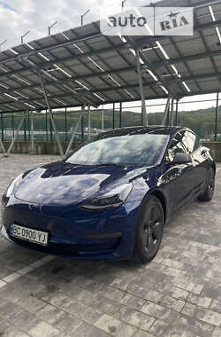 Седан Tesla Model 3 2023 в Львове