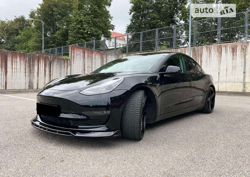 Седан Tesla Model 3 2022 в Львові