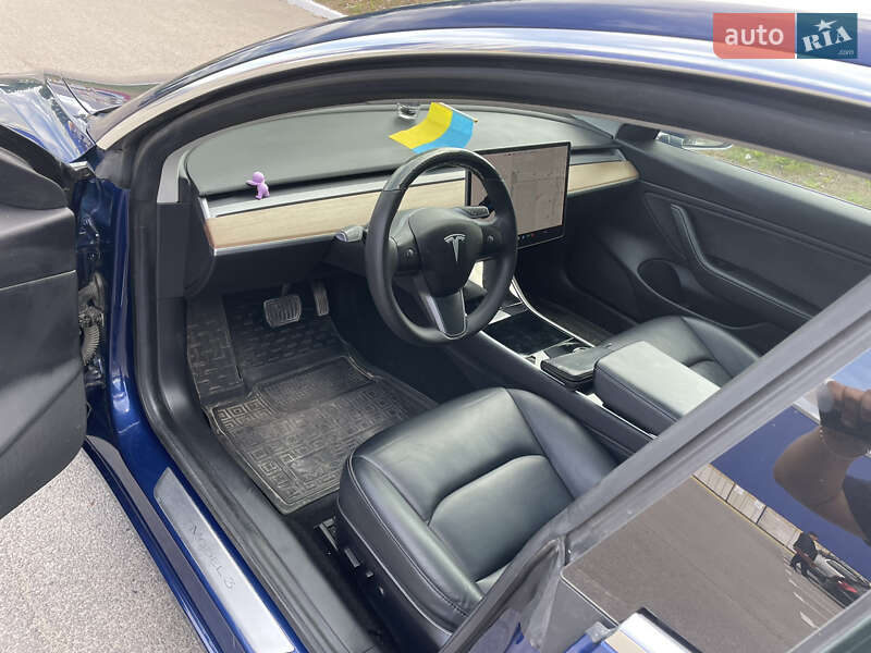 Седан Tesla Model 3 2019 в Кам'янському