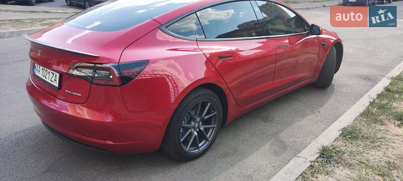 Седан Tesla Model 3 2022 в Киеве