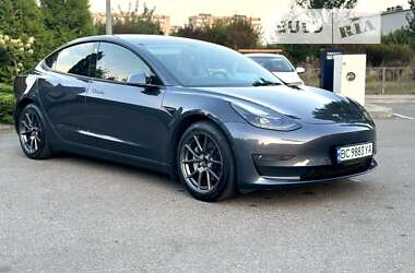 Седан Tesla Model 3 2021 в Киеве