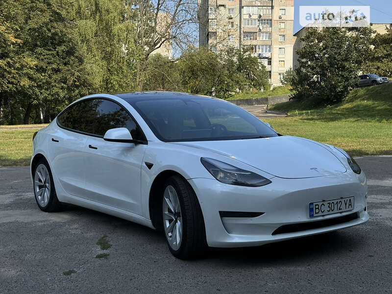 Седан Tesla Model 3 2022 в Львове