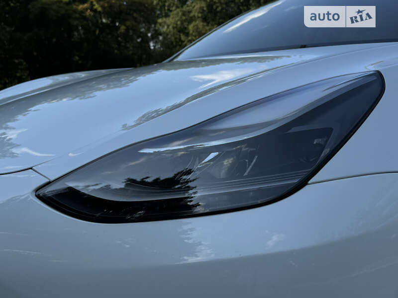 Седан Tesla Model 3 2022 в Львове
