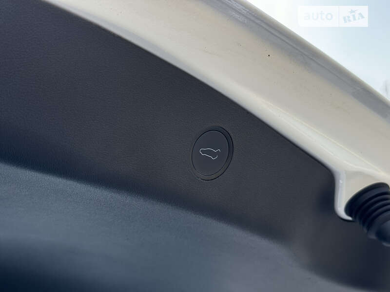 Седан Tesla Model 3 2022 в Львове