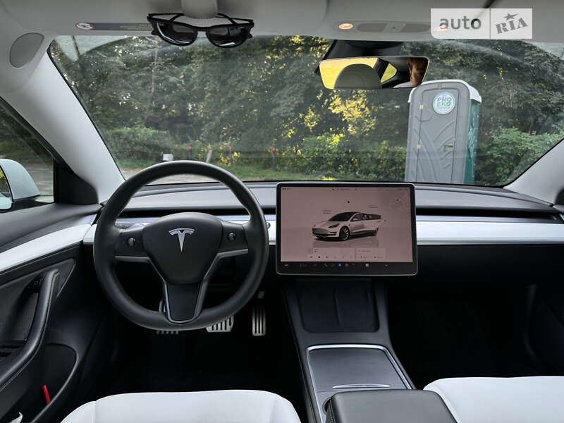Седан Tesla Model 3 2022 в Львове