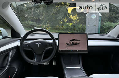 Седан Tesla Model 3 2022 в 