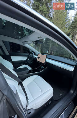 Седан Tesla Model 3 2019 в 