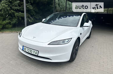 Седан Tesla Model 3 2024 в Дніпрі