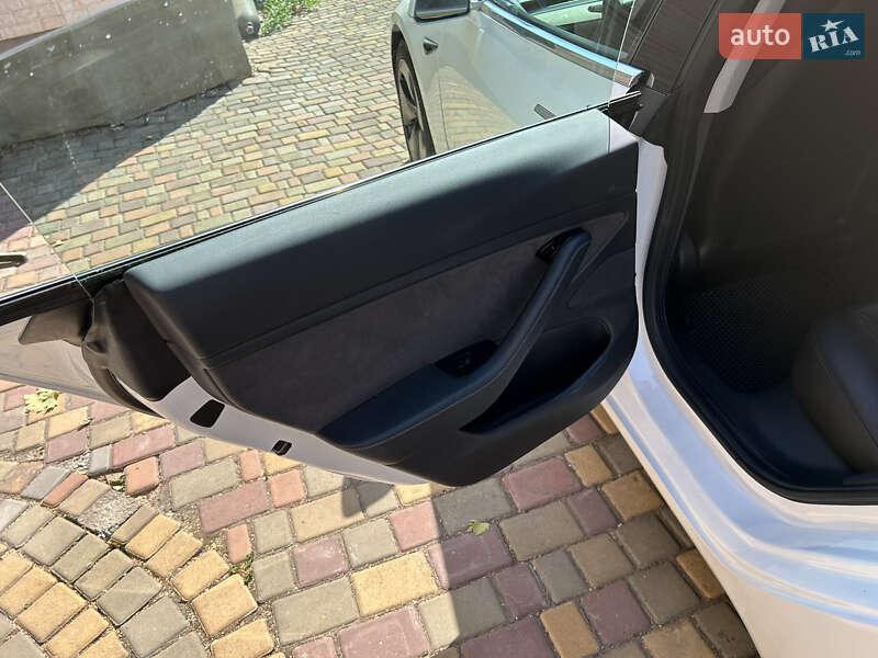 Седан Tesla Model 3 2018 в Кривому Розі