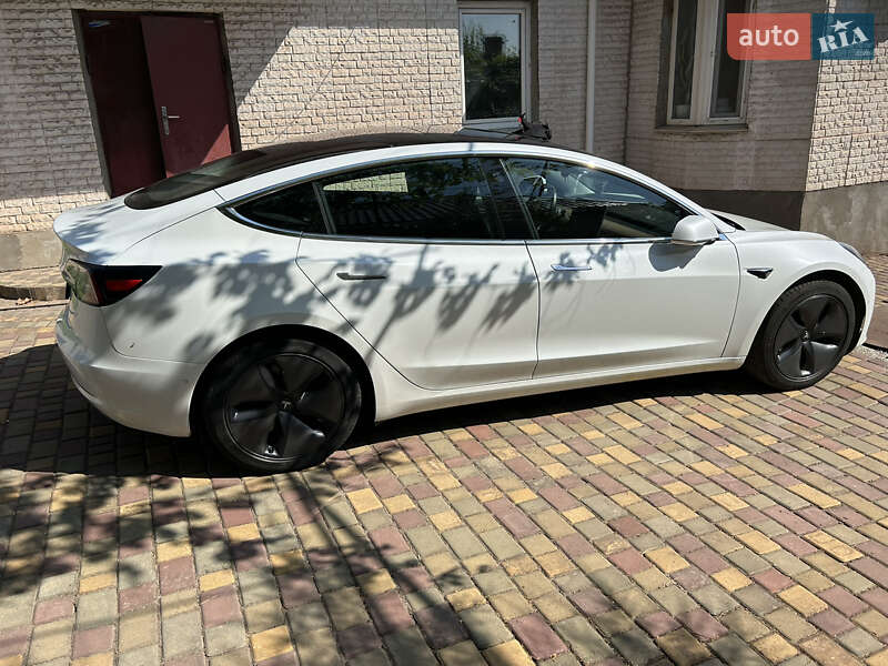 Седан Tesla Model 3 2018 в Кривому Розі