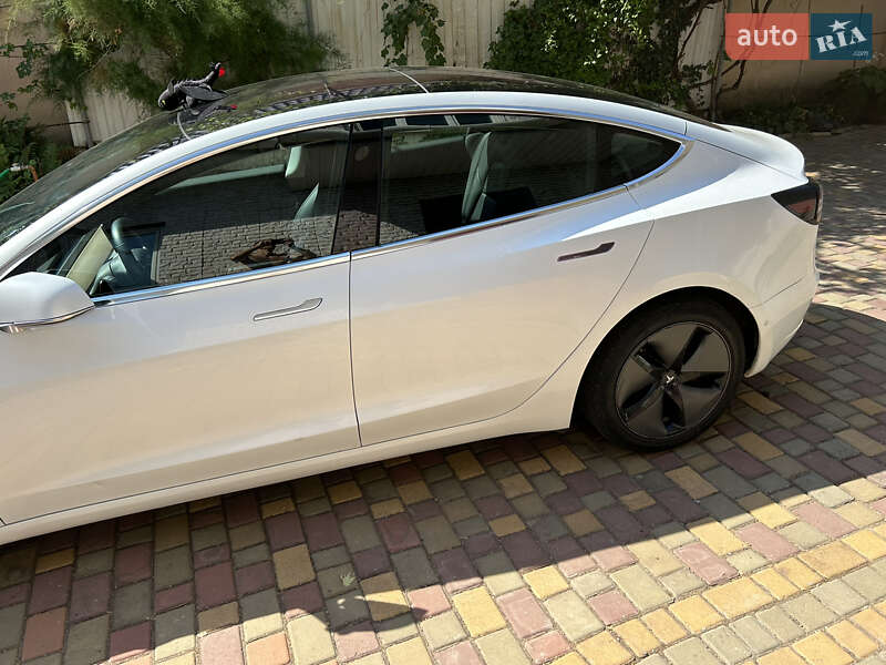 Седан Tesla Model 3 2018 в Кривому Розі