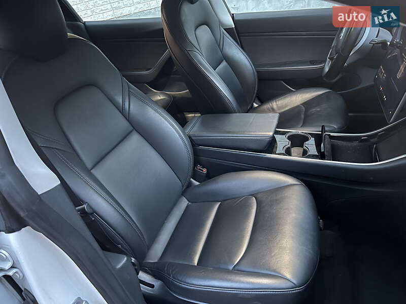 Седан Tesla Model 3 2018 в Кривому Розі