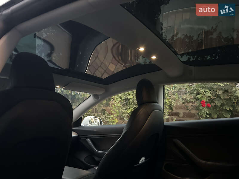 Седан Tesla Model 3 2018 в Кривому Розі