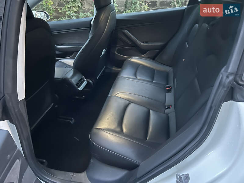 Седан Tesla Model 3 2018 в Кривому Розі