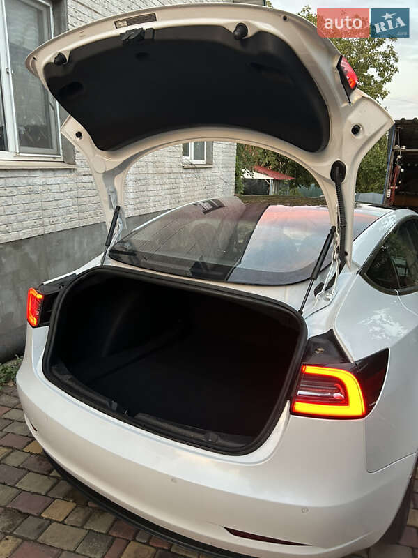 Седан Tesla Model 3 2018 в Кривому Розі