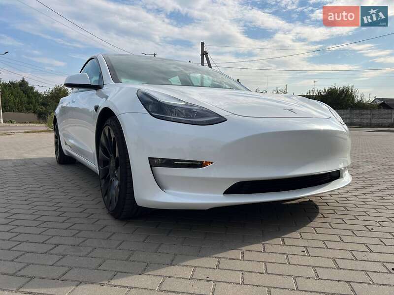 Седан Tesla Model 3 2023 в Житомирі