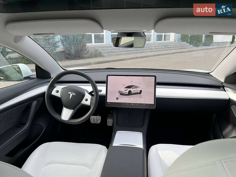Седан Tesla Model 3 2023 в Житомирі
