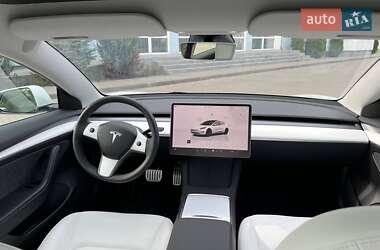 Седан Tesla Model 3 2023 в 