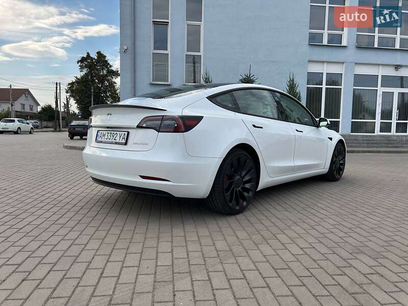 Седан Tesla Model 3 2023 в Житомирі