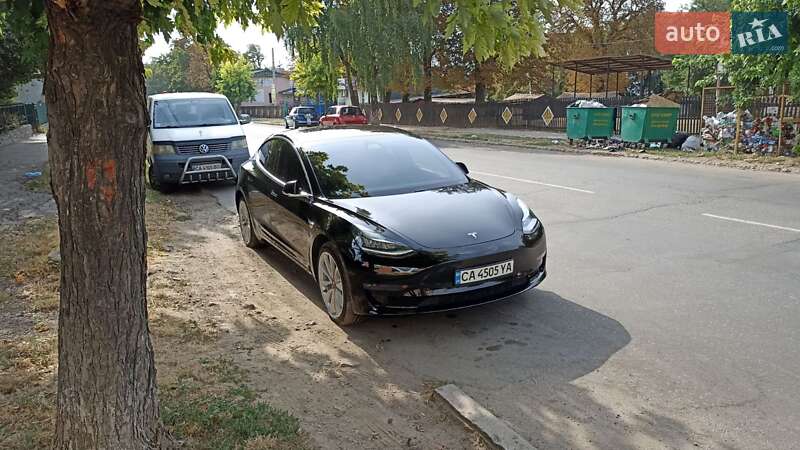Седан Tesla Model 3 2018 в Умани