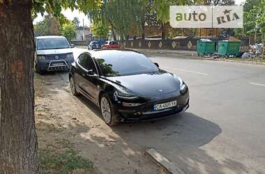 Седан Tesla Model 3 2018 в Умані