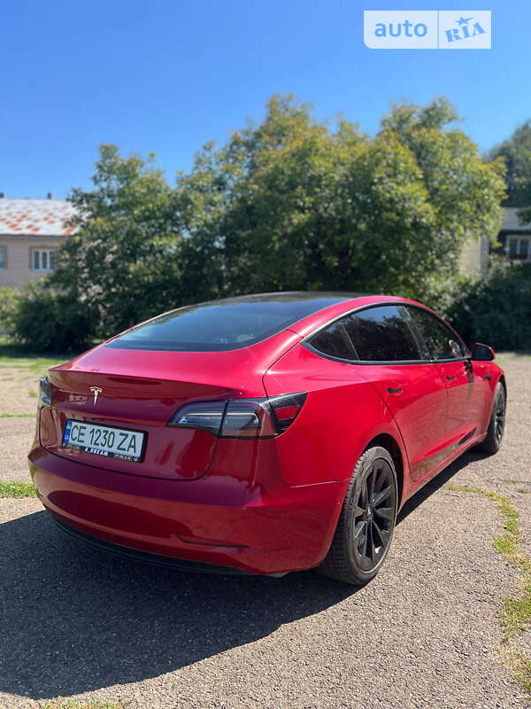 Седан Tesla Model 3 2022 в Черновцах