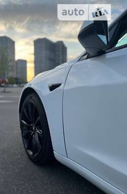 Внедорожник / Кроссовер Tesla Model 3 2020 в 