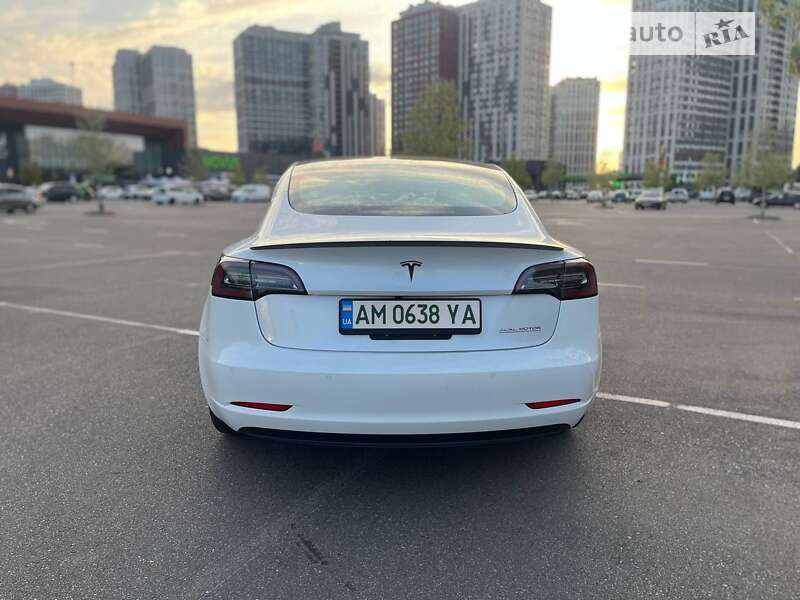 Внедорожник / Кроссовер Tesla Model 3 2020 в Киеве
