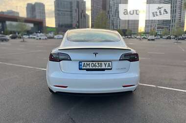 Внедорожник / Кроссовер Tesla Model 3 2020 в 
