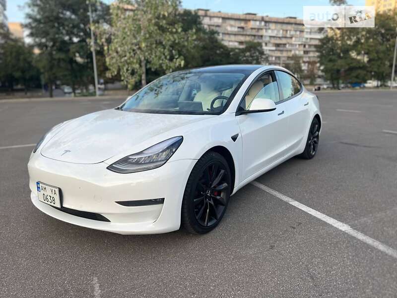 Внедорожник / Кроссовер Tesla Model 3 2020 в Киеве