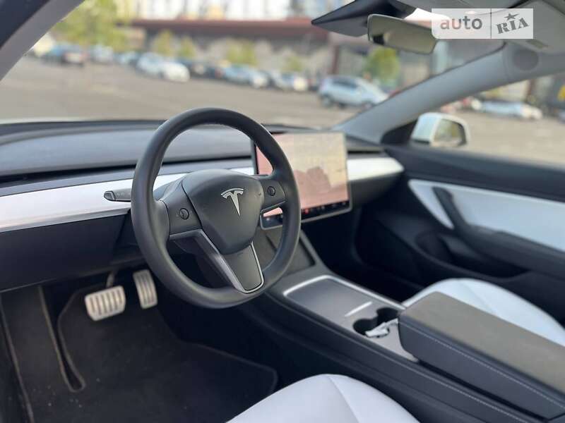 Внедорожник / Кроссовер Tesla Model 3 2020 в Киеве