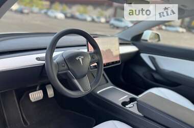 Внедорожник / Кроссовер Tesla Model 3 2020 в 