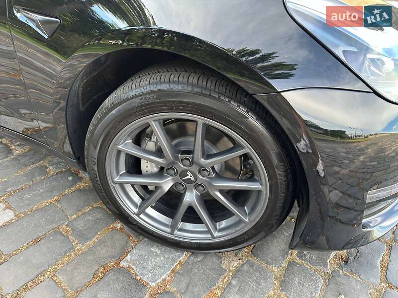 Седан Tesla Model 3 2023 в Києві