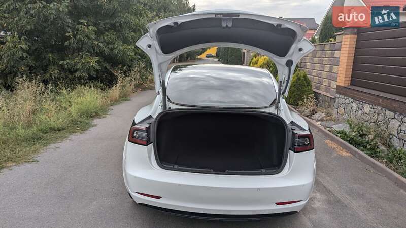 Седан Tesla Model 3 2021 в Вінниці