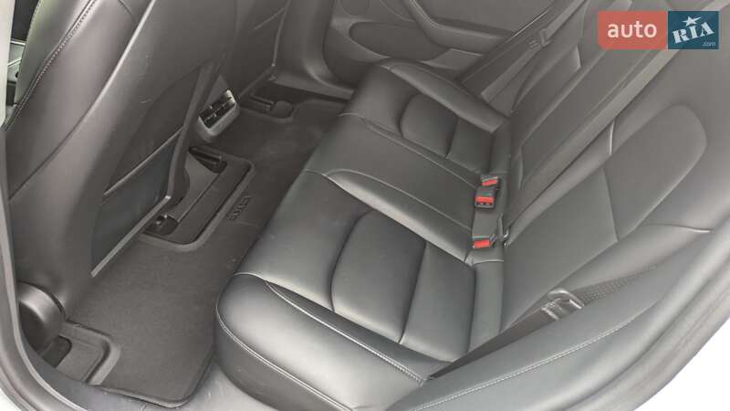 Седан Tesla Model 3 2021 в Вінниці