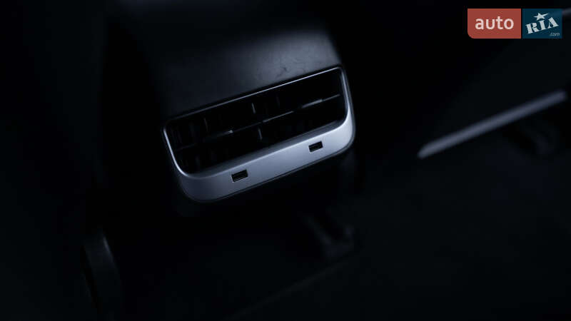 Седан Tesla Model 3 2019 в Львові фото 17 Седан Tesla Model 3 2019 в Львові