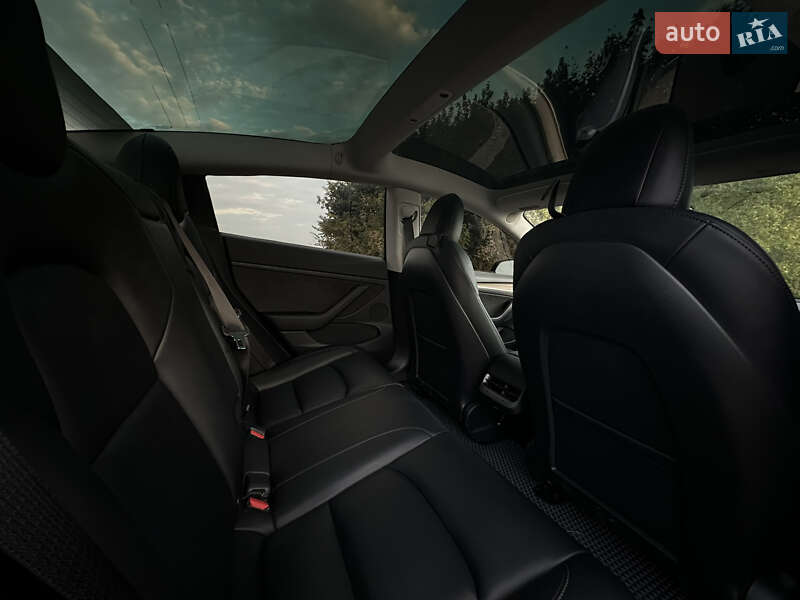 Седан Tesla Model 3 2022 в Киеве