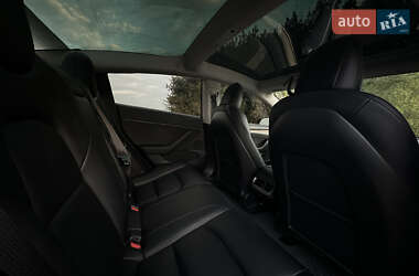 Седан Tesla Model 3 2022 в 